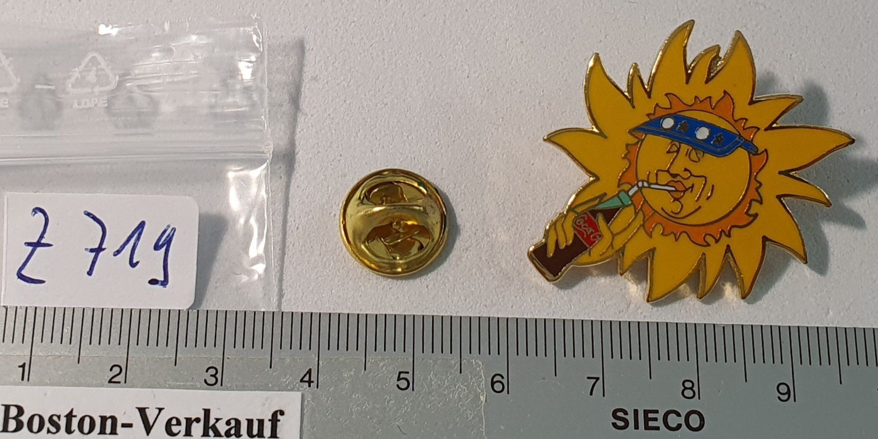 Placchette & Badge: Z719 - Pin Coca Cola Coke Sonne mit Flasche – Usato da Reinach BL venduto da Boston-Verkauf 2