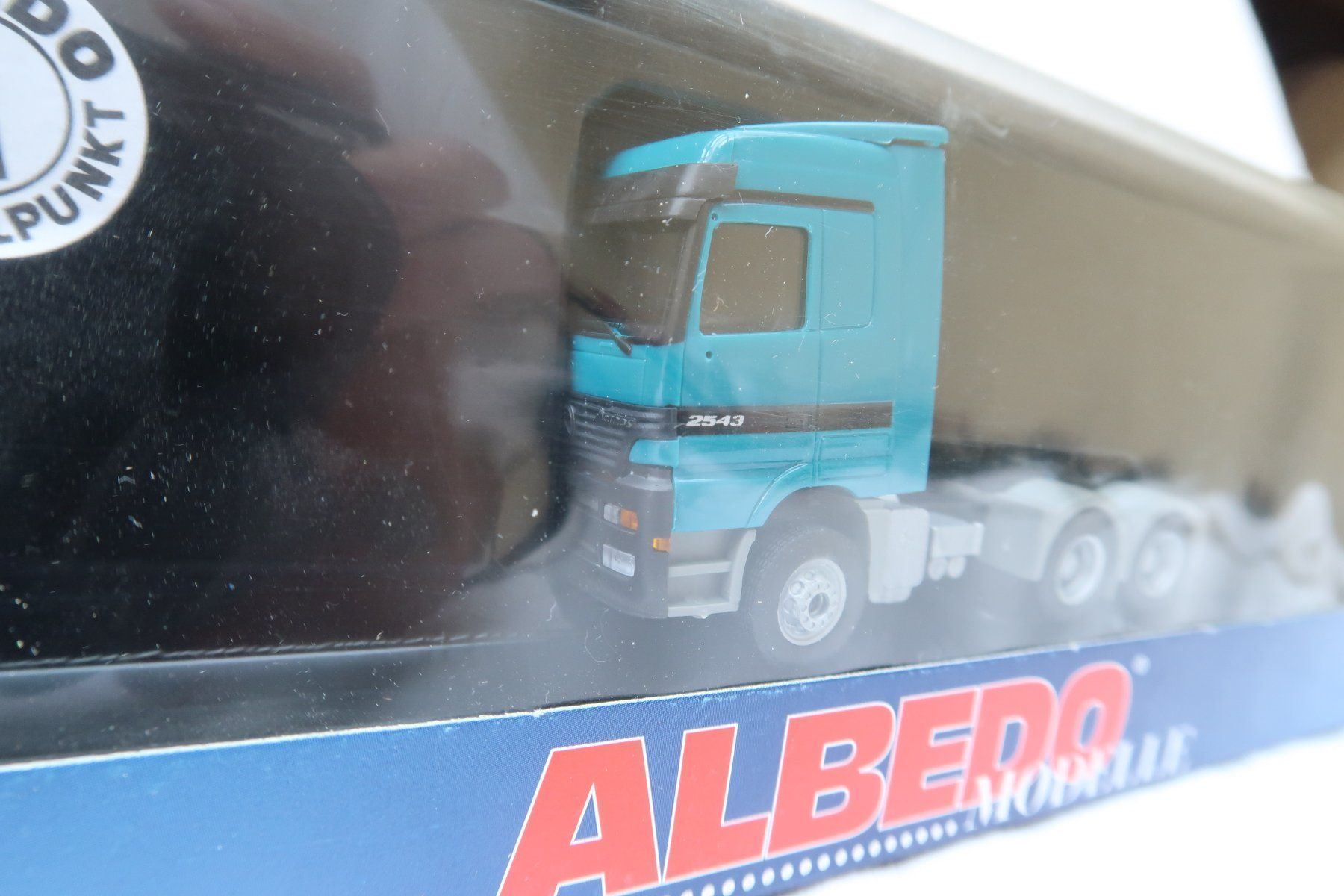 Mercedes-Benz Modellini d'auto: Albedo / Herpa MB Actros SoloZugmaschine – Nuovo e nell'imballaggio originale da Muttenz venduto da Laeckerlihamschter 3