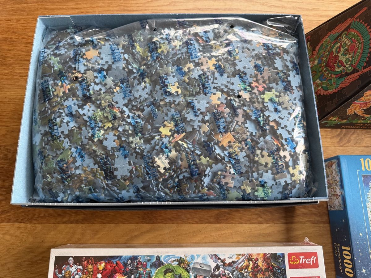 Ravensburger Puzzle: Puzzle Set 1x 9000 2x1000 1x Rätselbox – Usato da Himmelried venduto da Cyperes 1