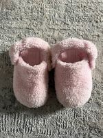 Plüsch-Hausschuhe Crocs, Grösse 27, rosa