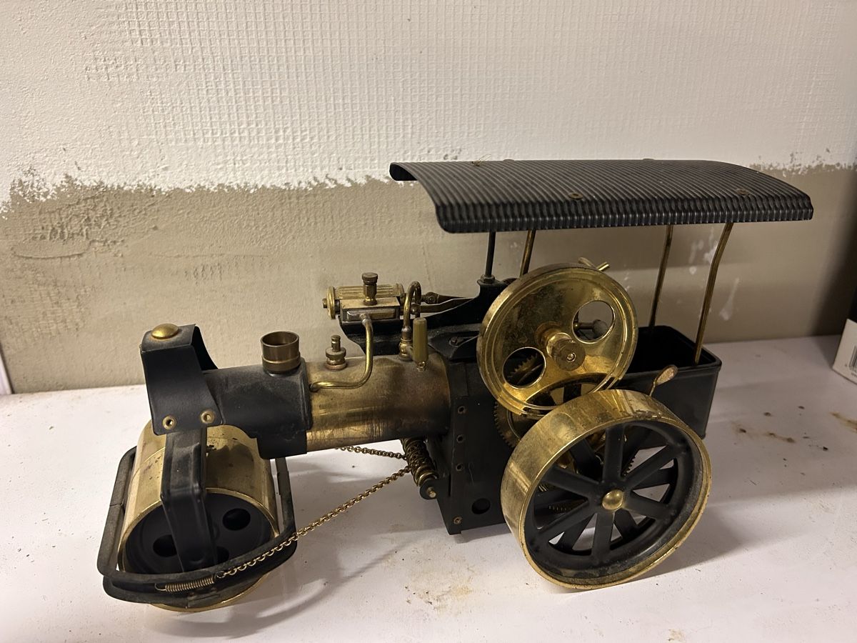 Wilesco Kit di modellismo & Modellini statici: Dampfwalze D376 schwarz Messing – Usato da Gümmenen venduto da Suny001