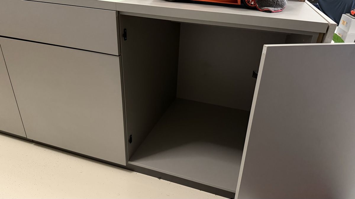 Allestimento di negozi e stand fieristici: Empfang Vintrine Theke mit 3 Stühle – Usato da Winterthur venduto da ric_6jyz 2