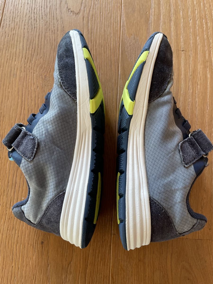 Scarpe per ragazzi: Trekkingschuhe / Sneaker – Usato da Aarwangen venduto da erd_ngx8 4
