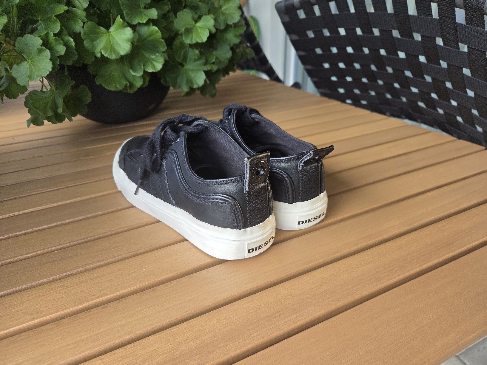 Diesel Scarpe da uomo: Schwarze Diesel Sneaker Gr. 42 mit Originalverpackung – Usato da Bülach venduto da DontPushTheButton 3