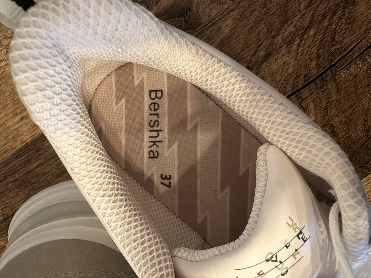 Bershka Scarpe da donna: Stylische Chunky Sneaker Gr. 37 – Usato da Siebnen venduto da luana_cataleya 3