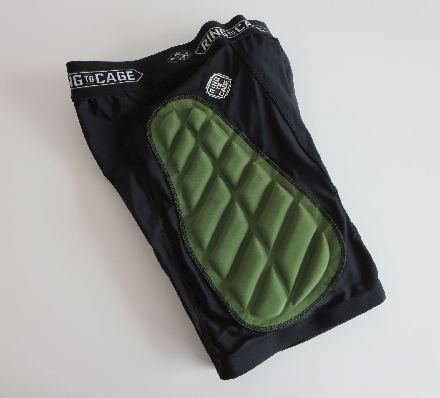 Hosen: Combat Padded Compression Short von RING TO CAGE , neu – Neu (gemäss Beschreibung) aus Zürich von Lacoste06 2