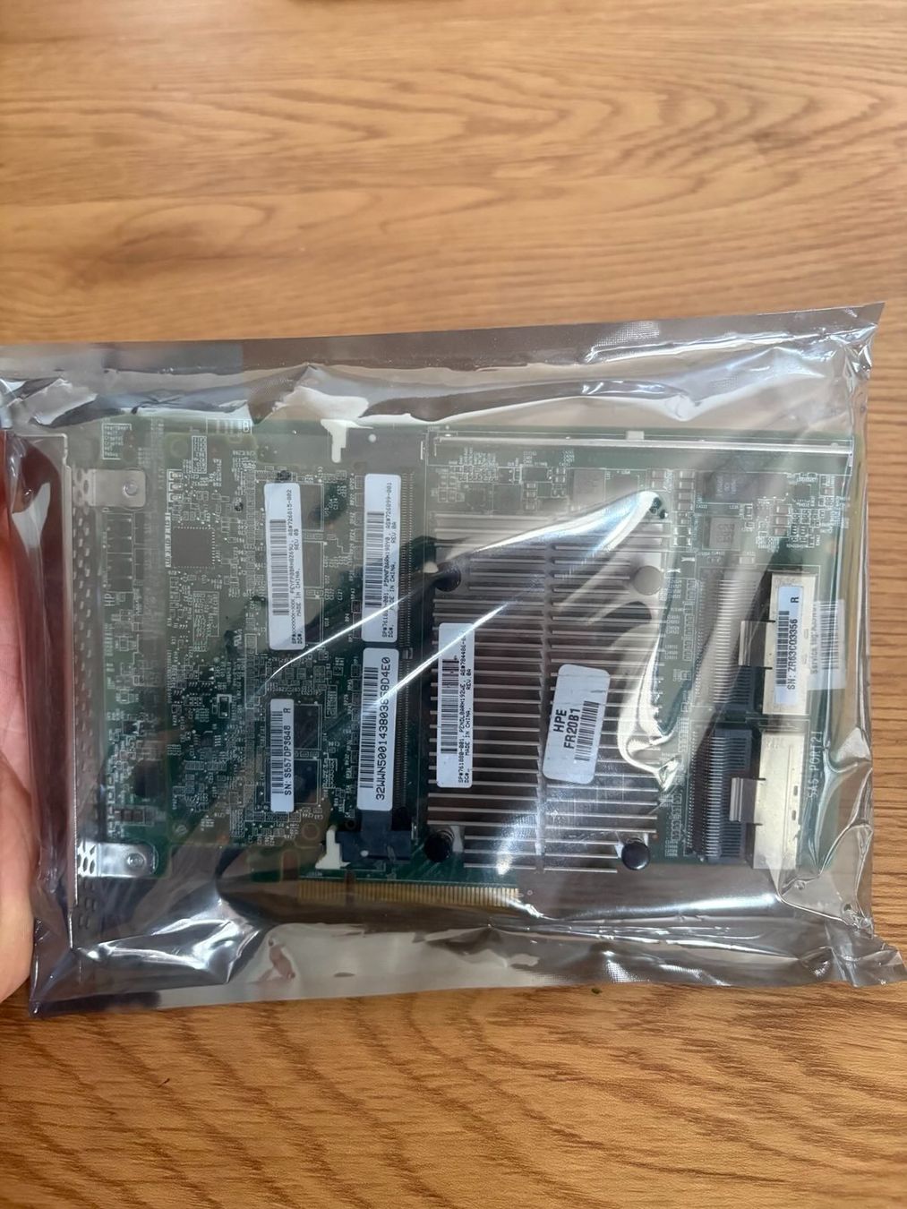 Server: HPE 761880-001 Smart Array P840/4GB FBWC 12Gb Ext RAID – Usato da Dielsdorf venduto da gumball172