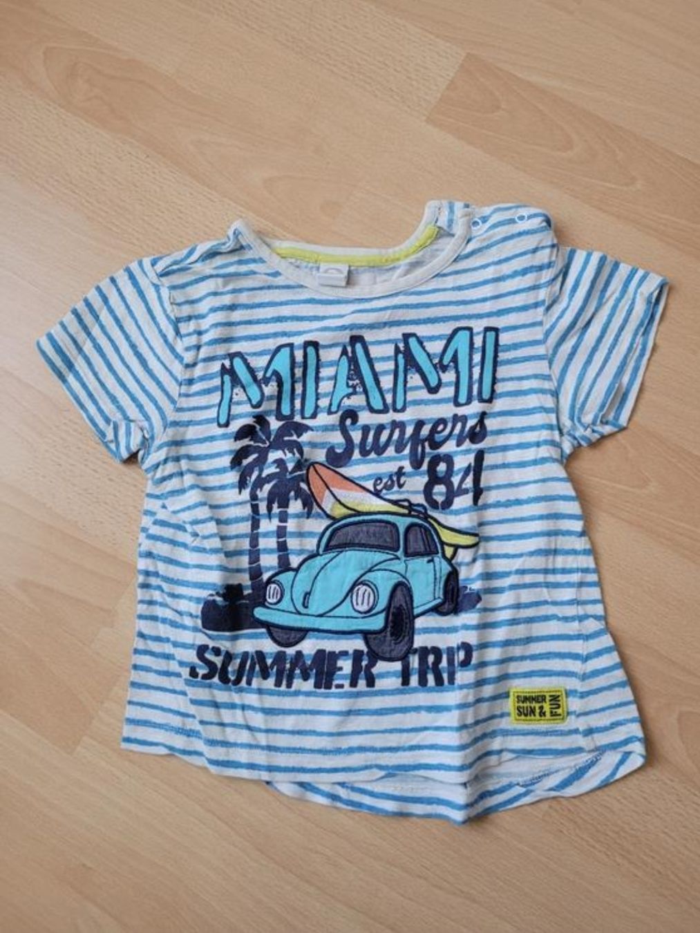 Camicie, T-shirt & Polo: T-Shirt Miami gr. 98 – Usato da Inwil venduto da Flower2325