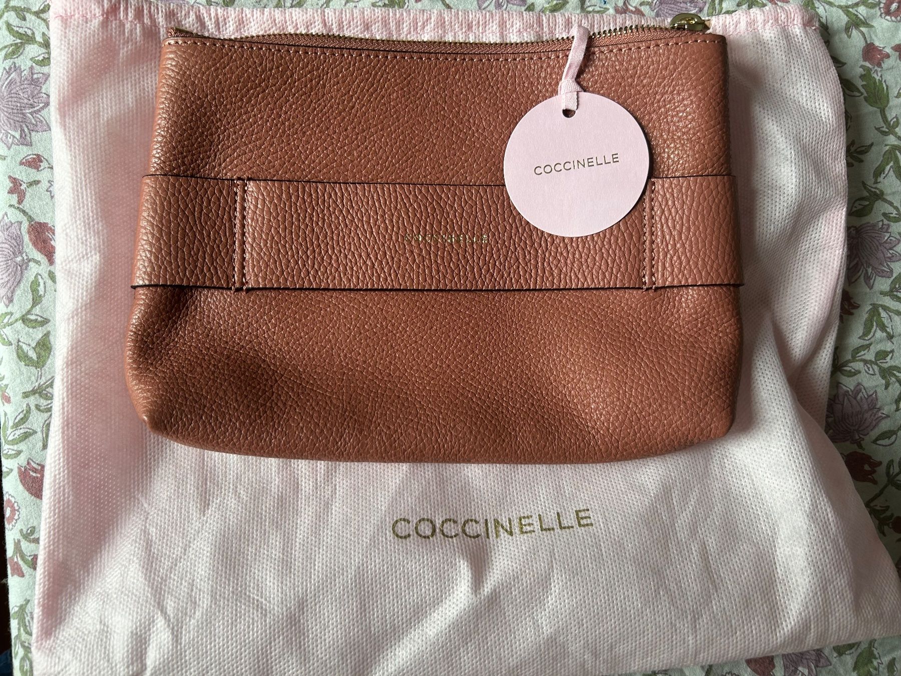Coccinelle Taschen für Damen: Neu Coccinelle Clutch aus Leder – Neu und originalverpackt aus Wallisellen von Fayne25 1