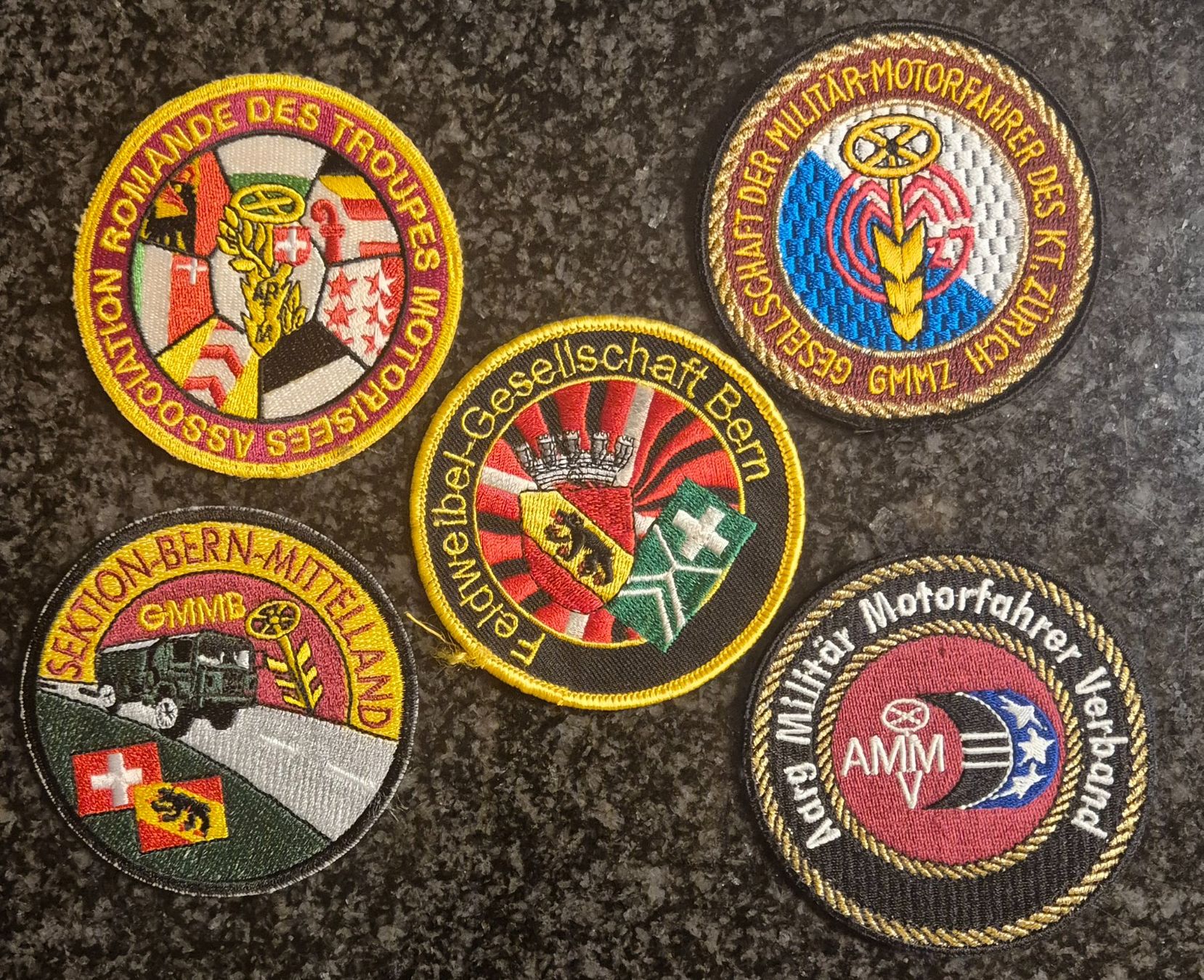 Armée suisse Plaquettes & Badges: Ärmelabzeichen / Badge A95 – Neuf (Voir description) à Dottikon par Robawa