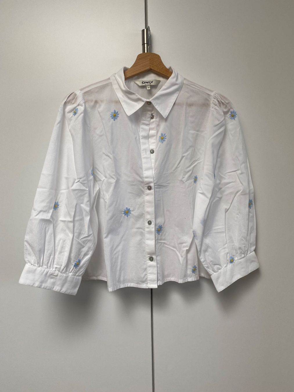 Only Blusen, T-Shirts & Tops: Mädchen Bluse ONLY Gr. M – Gebraucht aus Richterswil von Busanca