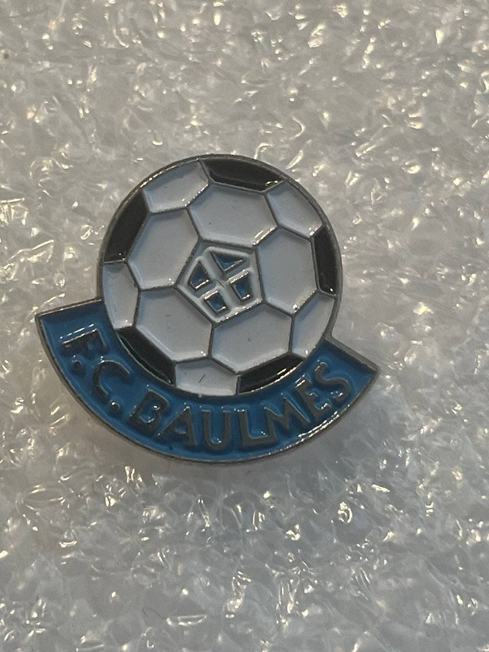 Placchette & Badge: 194. Pin - FC Baulmes – Usato da Luzern venduto da Irek 1
