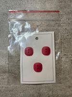 Rosa Kunstoff Knöpfe / EPA / Näh Knopf annähen (neu)