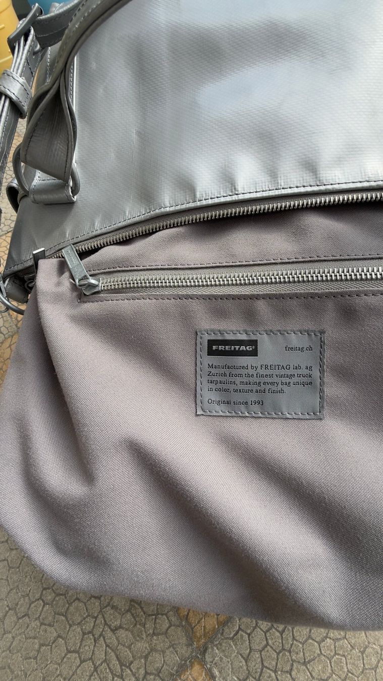Freitag Borse da donna: FREITAG R120 Austen - silberfarben – Nuovo (secondo la descrizione) da Bern venduto da MarieBrocante 4