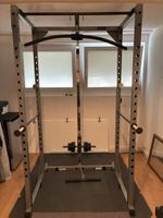 Power Rack von Body-Solid mit Latzugstation