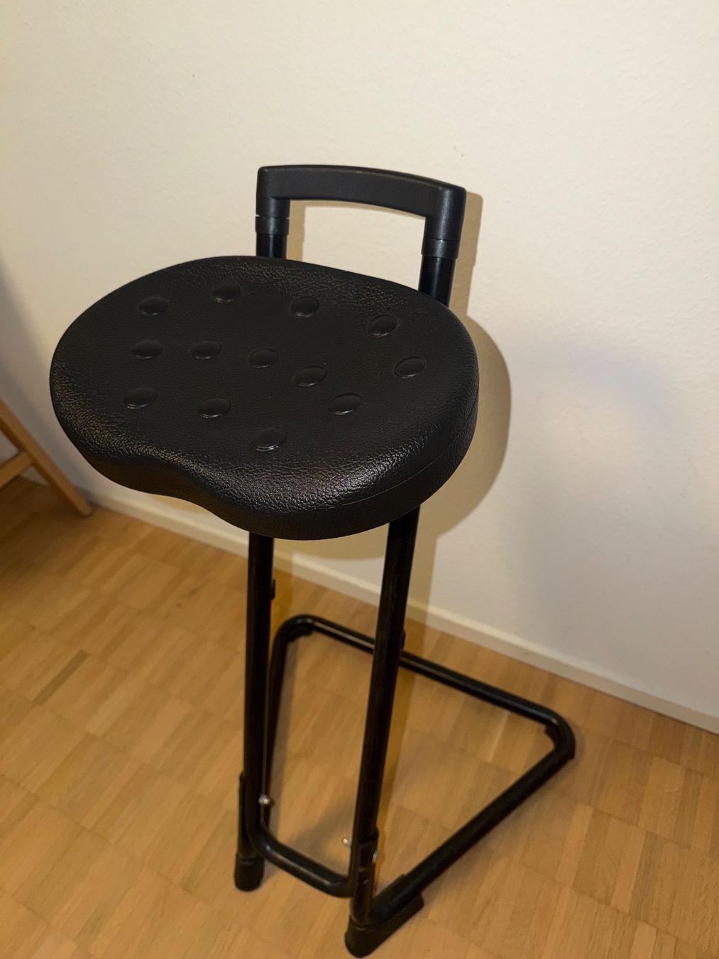 Sedie: Höhenverstellbare Stehhilfe / Stehstuhl – Usato da Zürich venduto da SecondLifeSara 2
