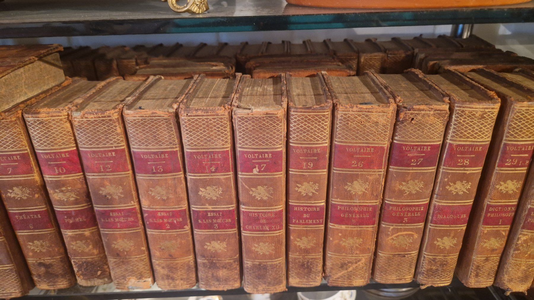 Livres: Voltaire, Oeuvre completes de Voltaire 52 Bände – D'occasion à Stadel par vongunten 1
