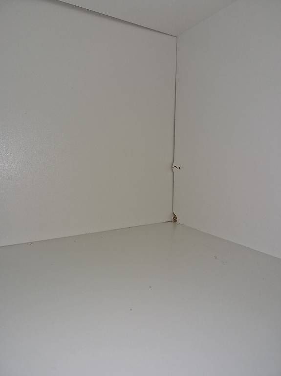 Armadi: KLEPPSTAD Kleiderschrank – Usato da Kehrsatz venduto da McYuli 4