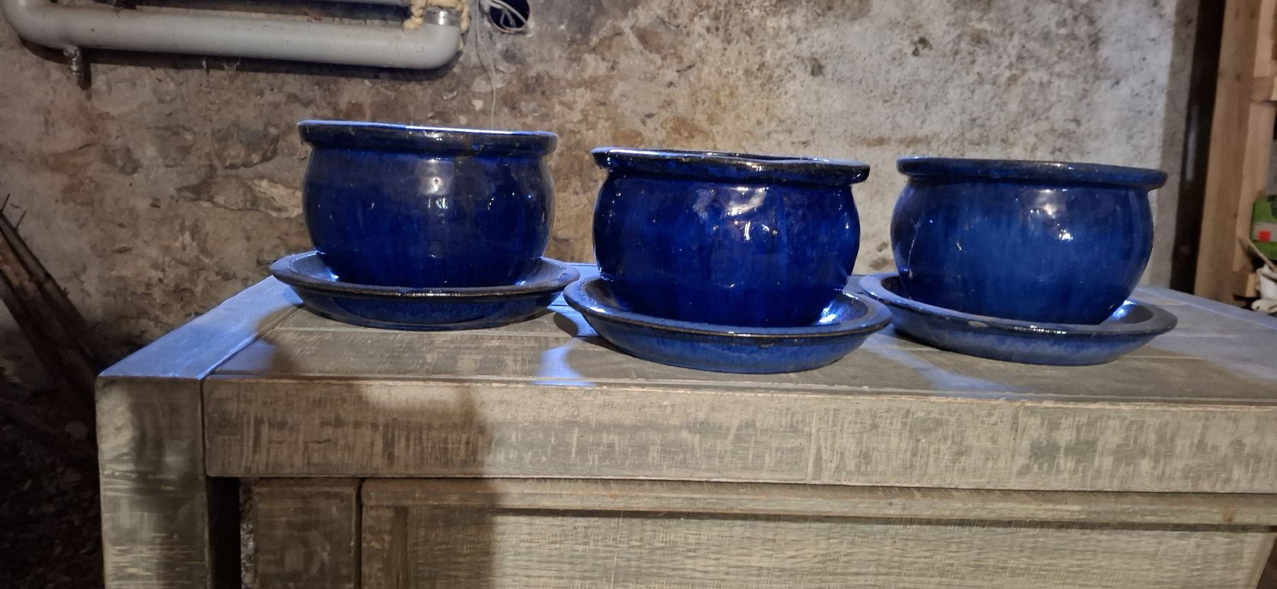 Coop Vasi per fiori: 3er Set: Blaue Tontöpfe mit Untersetzer – Usato da Wichtrach venduto da Sunneblueme7