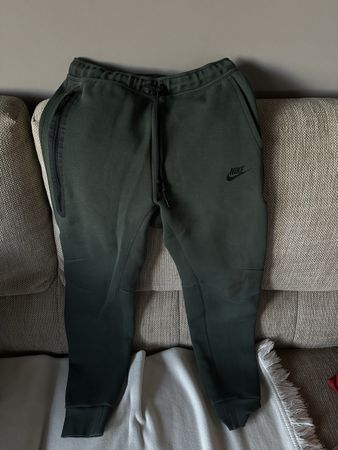 NIKE SPORTSWEAR TECH FLEECE