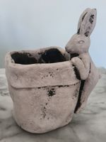 Blumentopf Beton Hase, Höhe 20 cm