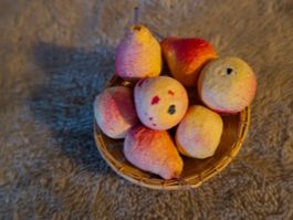 Leckeres älteres Früchtekörbli mit Früchten fürs Puppenhaus