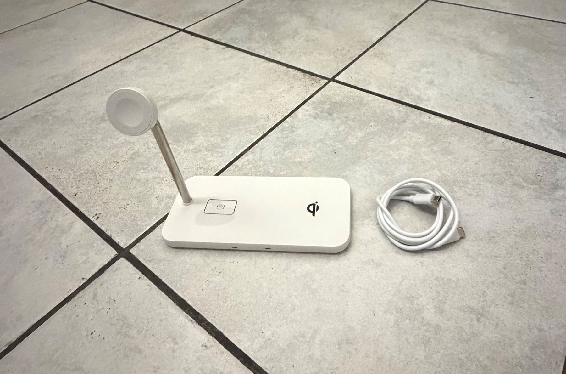 Ladegeräte: 3-in-1 Wireless Ladestation Ladegerät mit Kabel – Neu (gemäss Beschreibung) aus Rupperswil von bar_fbv9