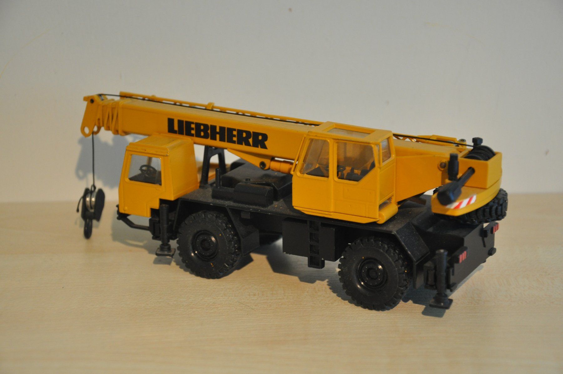 Conrad Kit di modellismo & Modellini statici: LIEBHERR Mobilkran – Difettoso da Mitlödi venduto da worker04 1