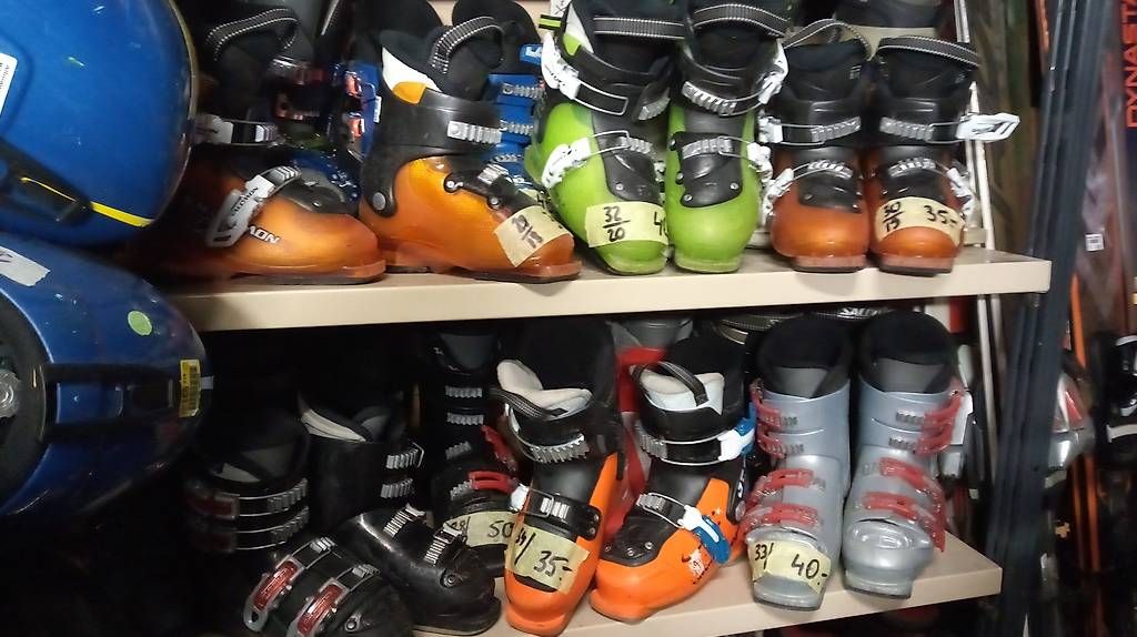 Sci: Skis 140-150-160cm et plus à Leysin – Usato da Leysin venduto da Liquidation-404 1