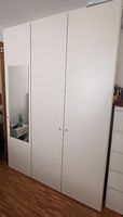 Weisser Kleiderschrank