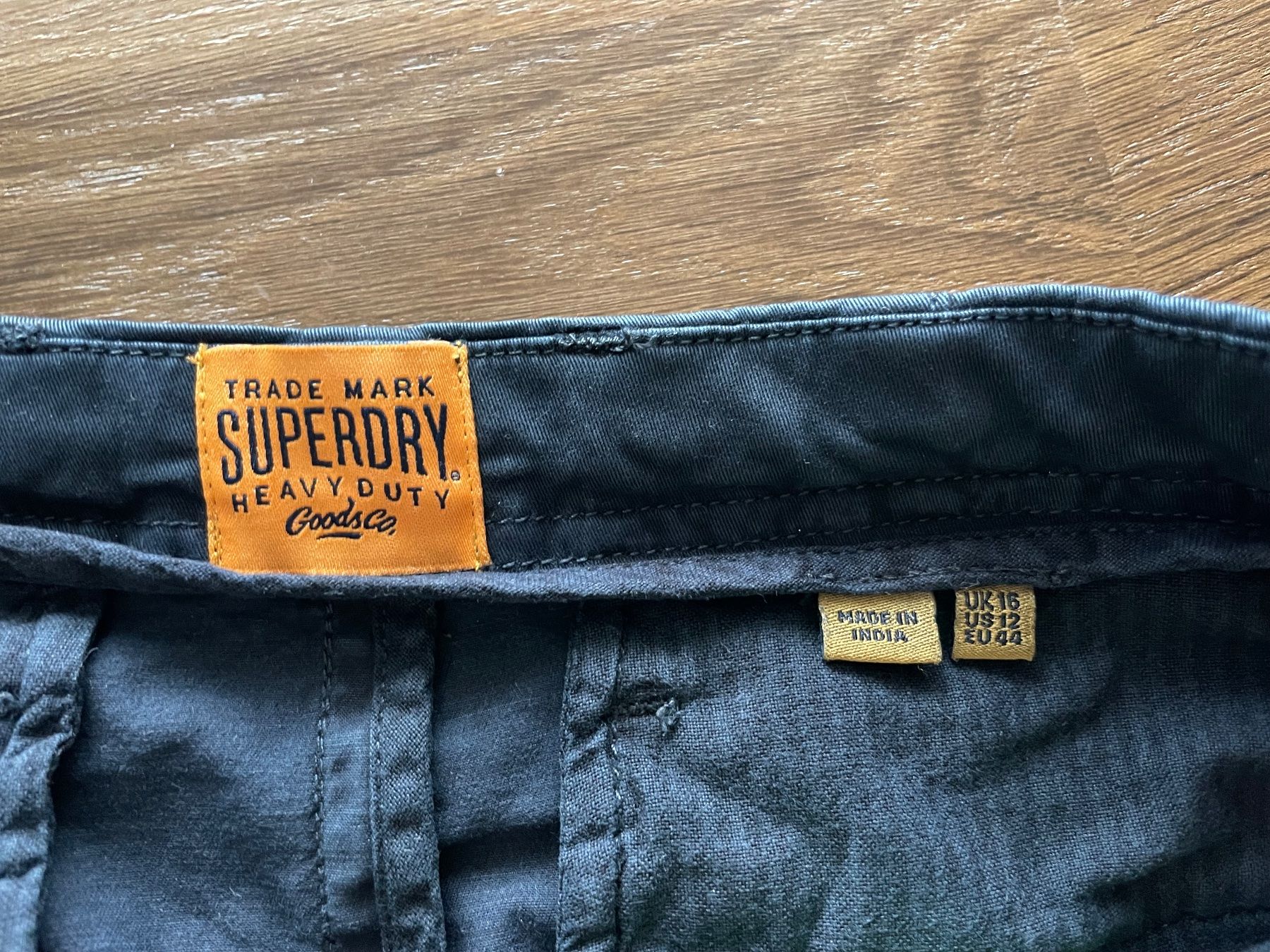 Superdry Hosen: Short Superdry Woman XL – Gebraucht aus Olten von B3ren 2