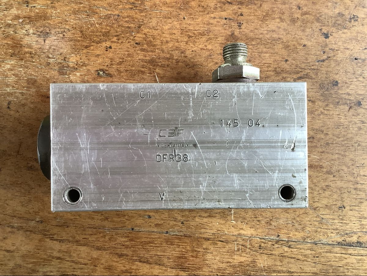 Trattori:  hydraulischer Durchflussteiler  Diviseur de débit  – Usato da charrat venduto da DBblue4 5