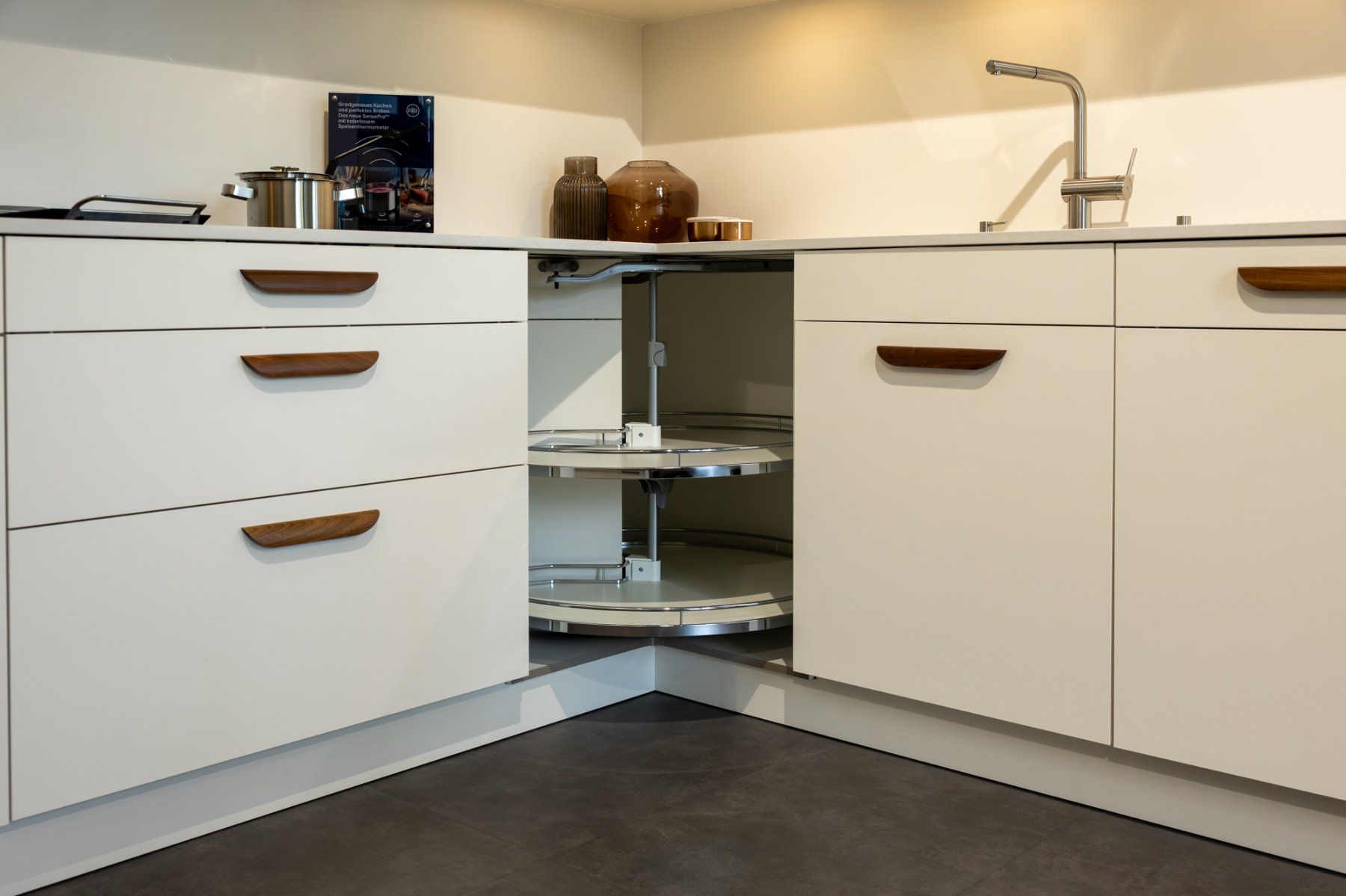 Cucine complete: Ausstellungsküche Veriset – Usato da Pratteln venduto da Veriset_NORD 7