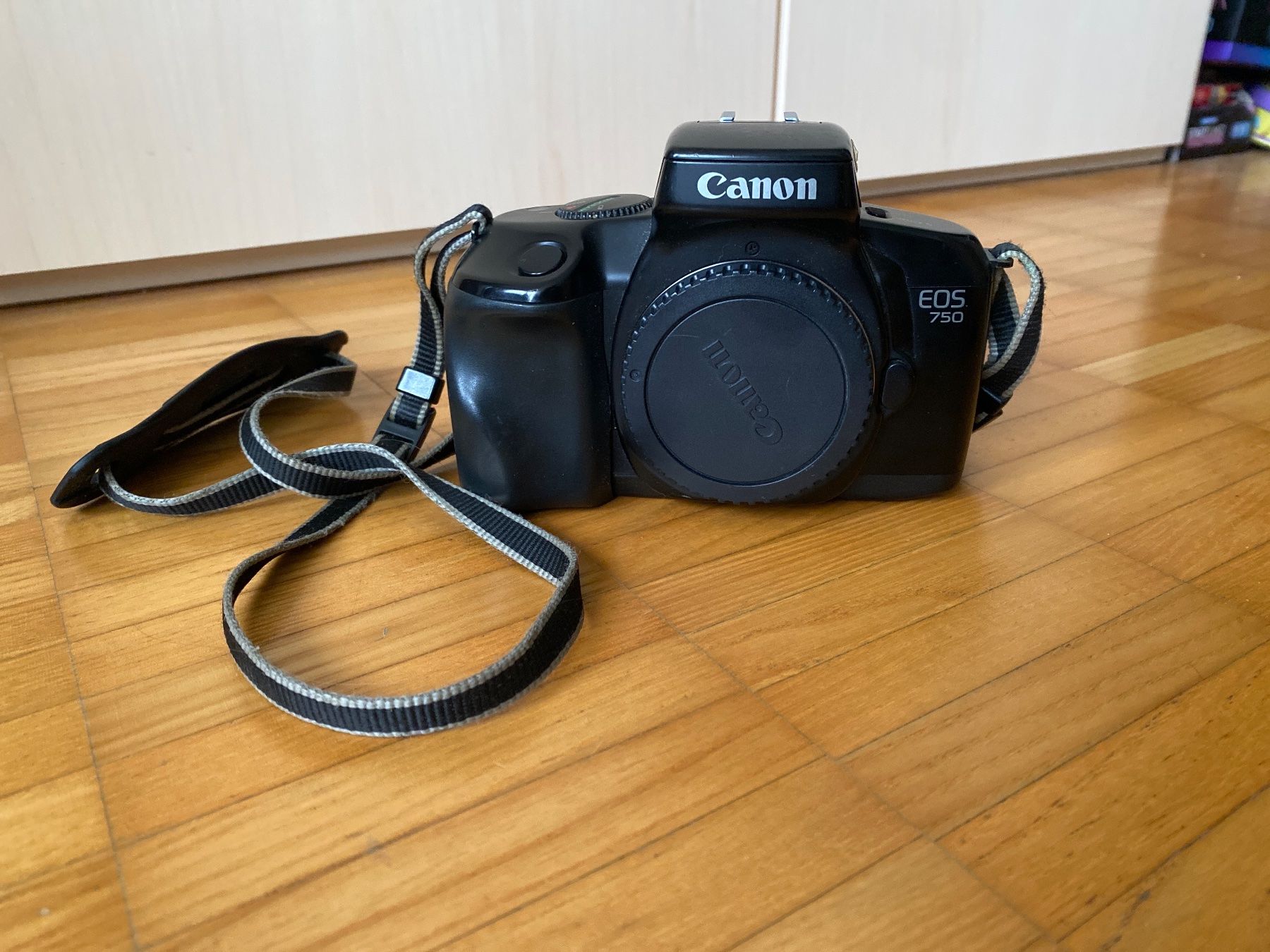 Canon Kamera: Canon EOS 750 Kamera – Gebraucht aus St. Gallen von sof_9r5q