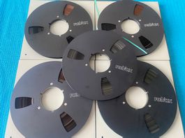 5 ReVox NAB Metal Spulen mit Band und Archivcassetten