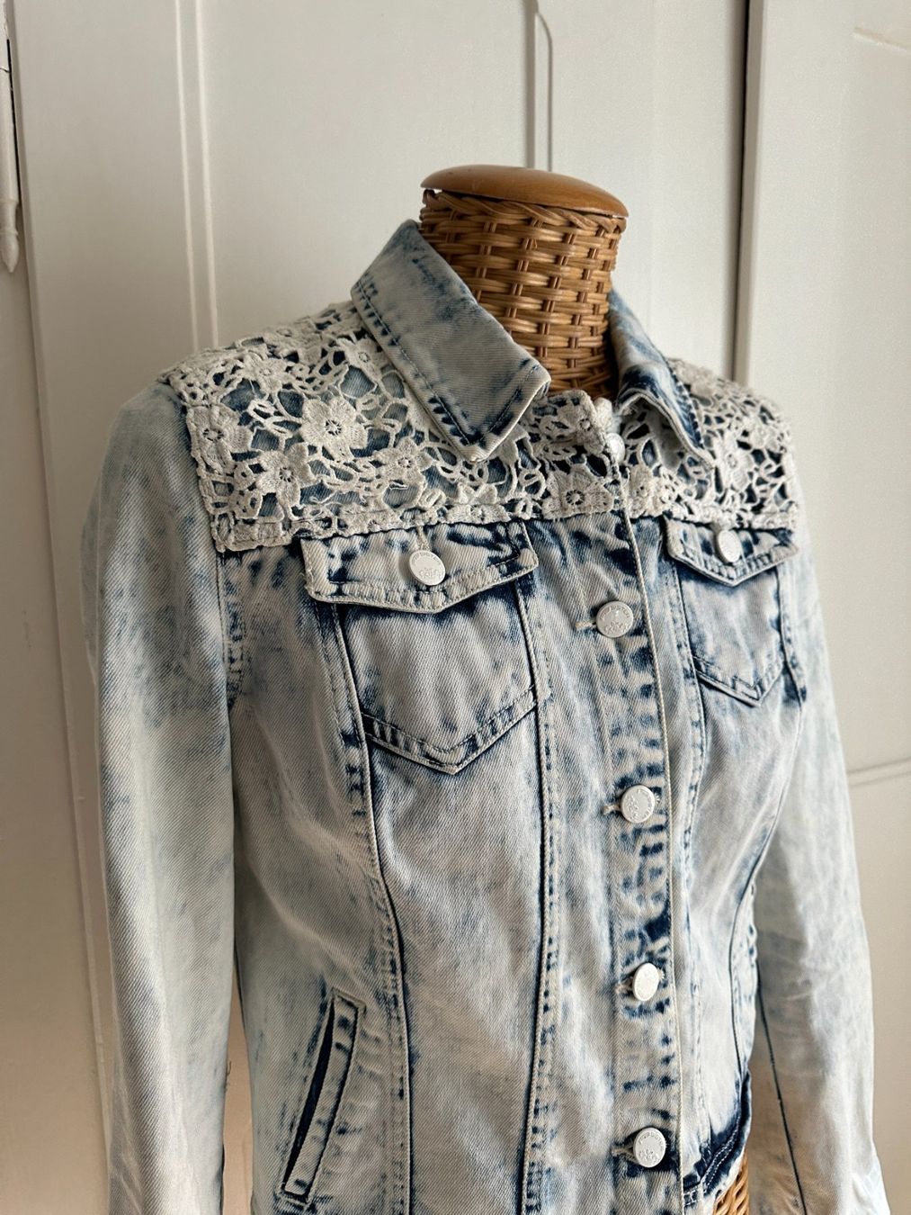 Jacken: FISHBONE - Jeansjacke hellblau XS – Gebraucht aus Zürich von Diazaio 1