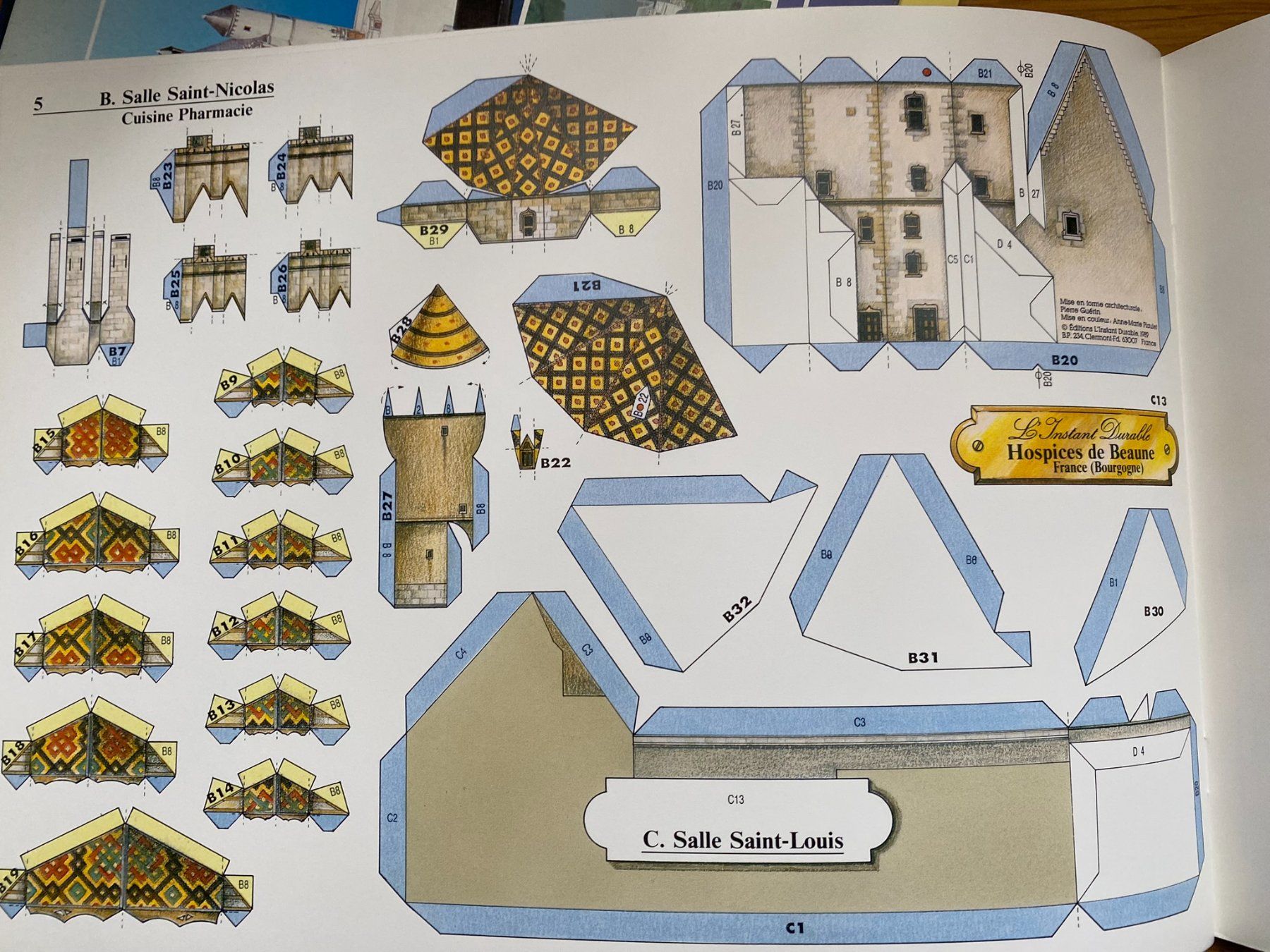 Bastelsets: Maquette Bastelbogen Hospices de Beaune 1:250 – Neu (gemäss Beschreibung) aus Spiez von Mlandcruiser 6