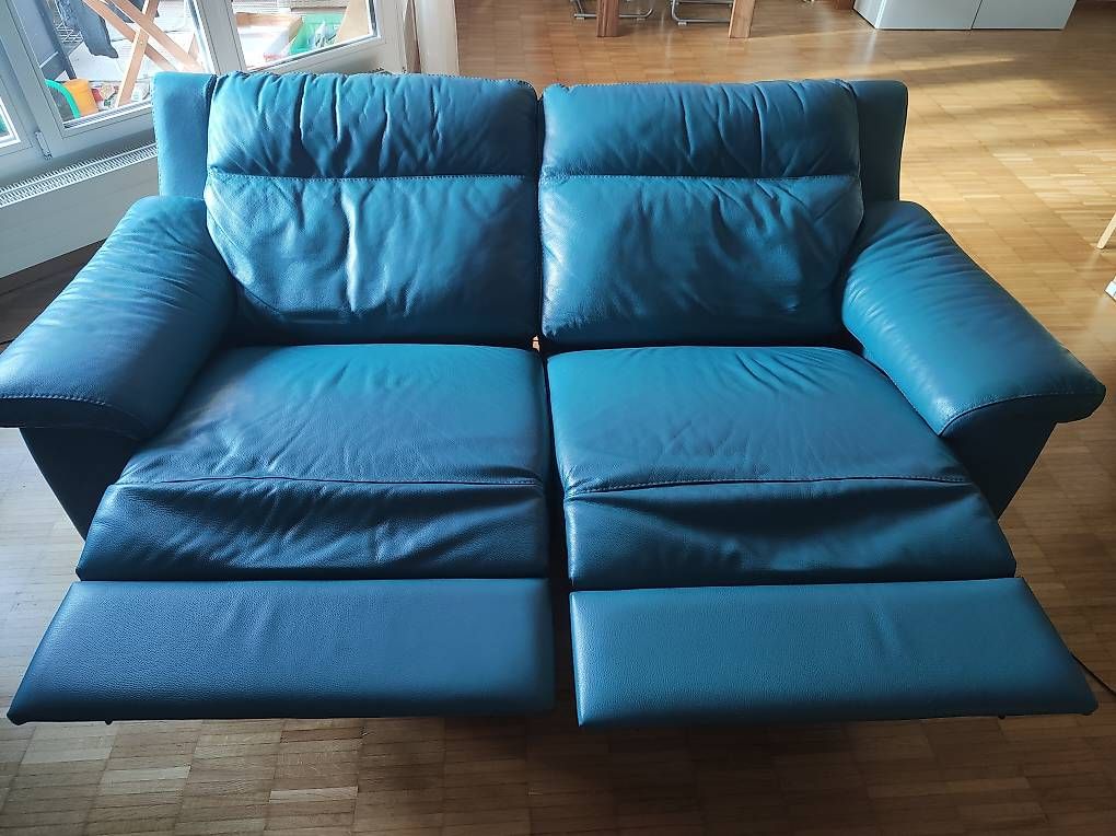 Sofas: Elektrisch verstellbares 2er-Ledersofa – Gebraucht aus Wetzikon ZH von chlee2 2