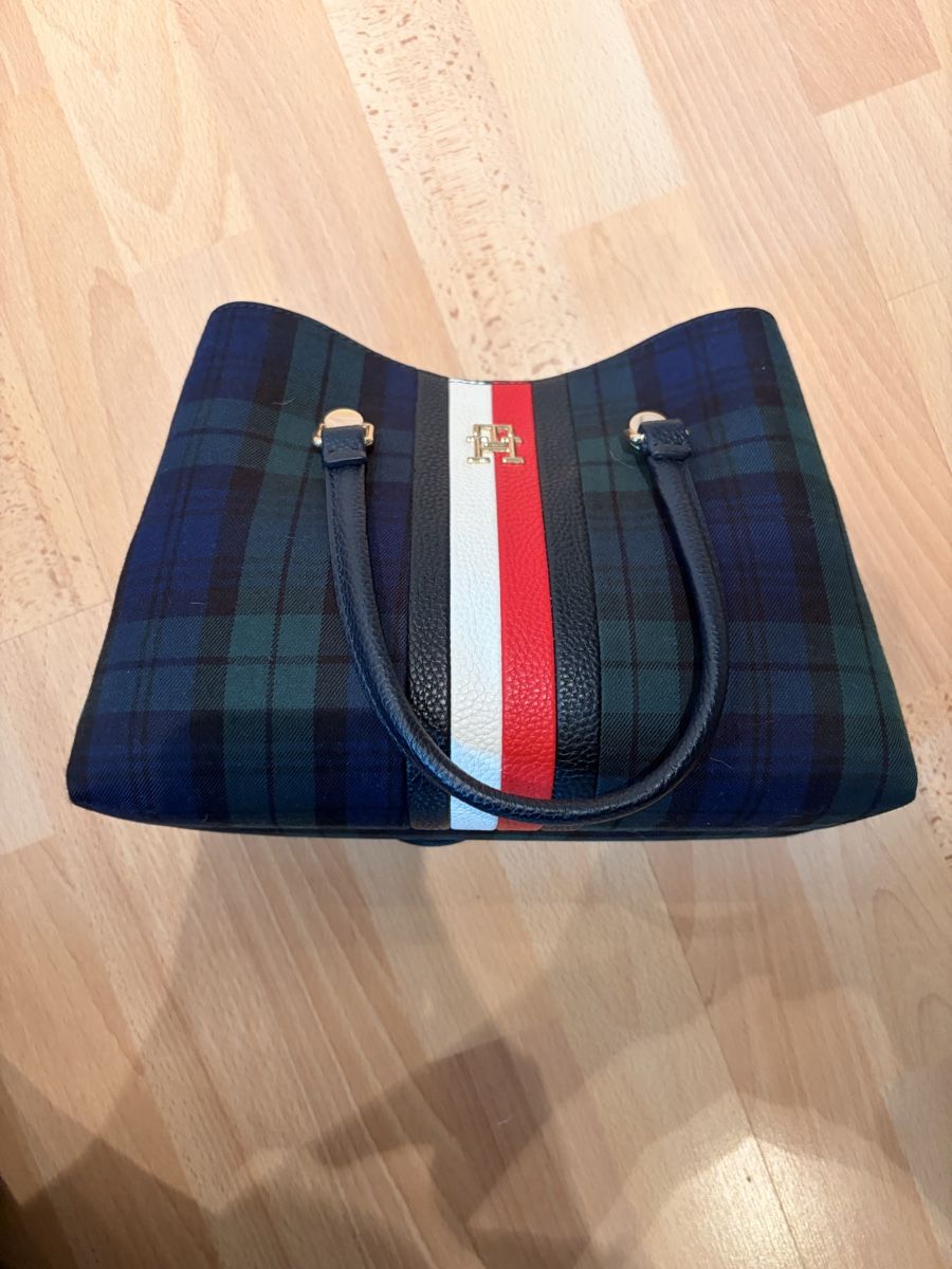 Tommy Hilfiger Sacs femmes: Tommy Hilfiger Handtasche – D'occasion à Hinwil par she_qkn2