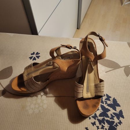 Elegante Geox Keilabsatz Sandalen (ca. 39) beige