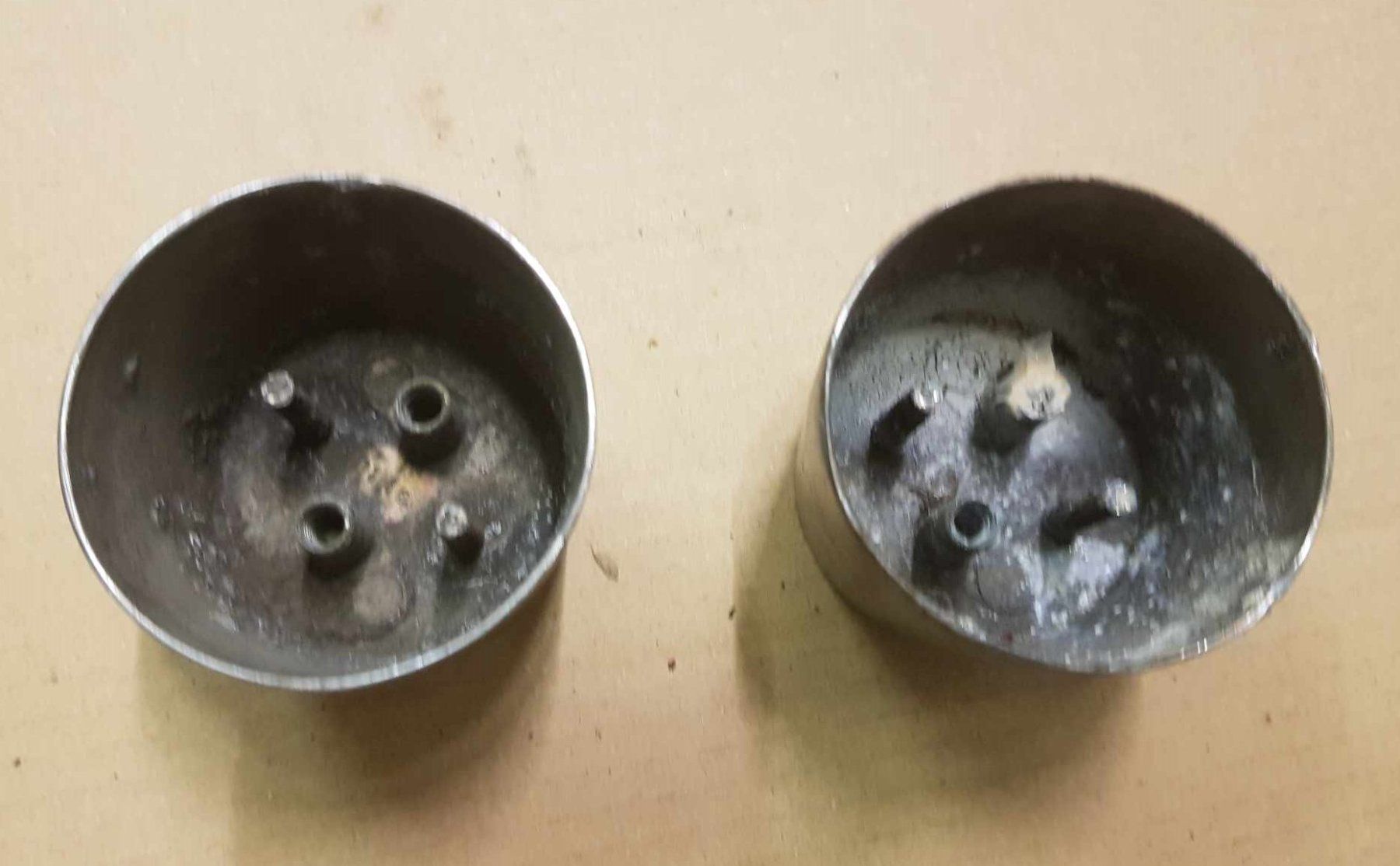Tutti pezzi di ricambio auto: Mopar Radnabendeckel Center Caps – Usato da Niedergösgen venduto da usc_8qc6 1