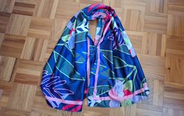 Foulard bleu à fleurs Manor Woman/Blumenschal blau Manor Wom