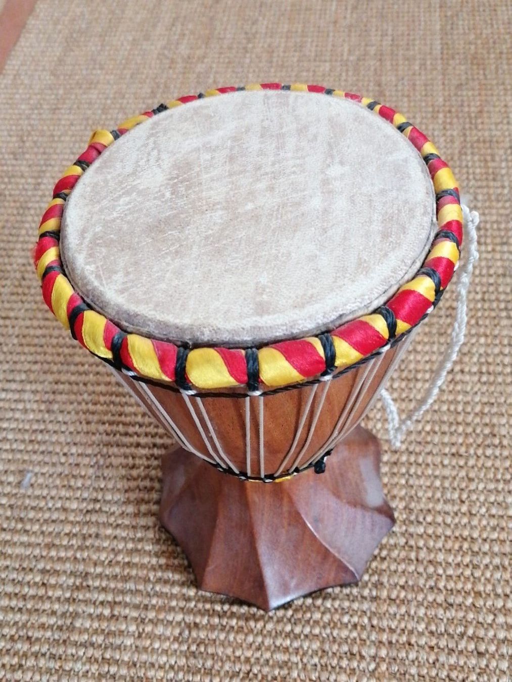 Strumenti musicali: kleine afrikanische Trommel – Usato da Grächen venduto da Hel7890