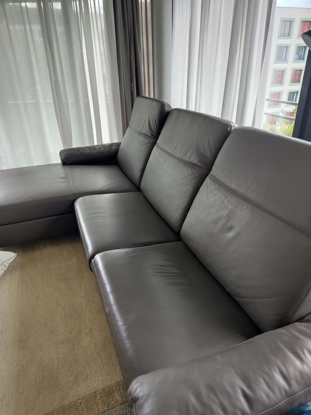 Sofas: Ledersofa dunkelbraun mit Relaxfunktion – Gebraucht aus Thalwil von Win29 1