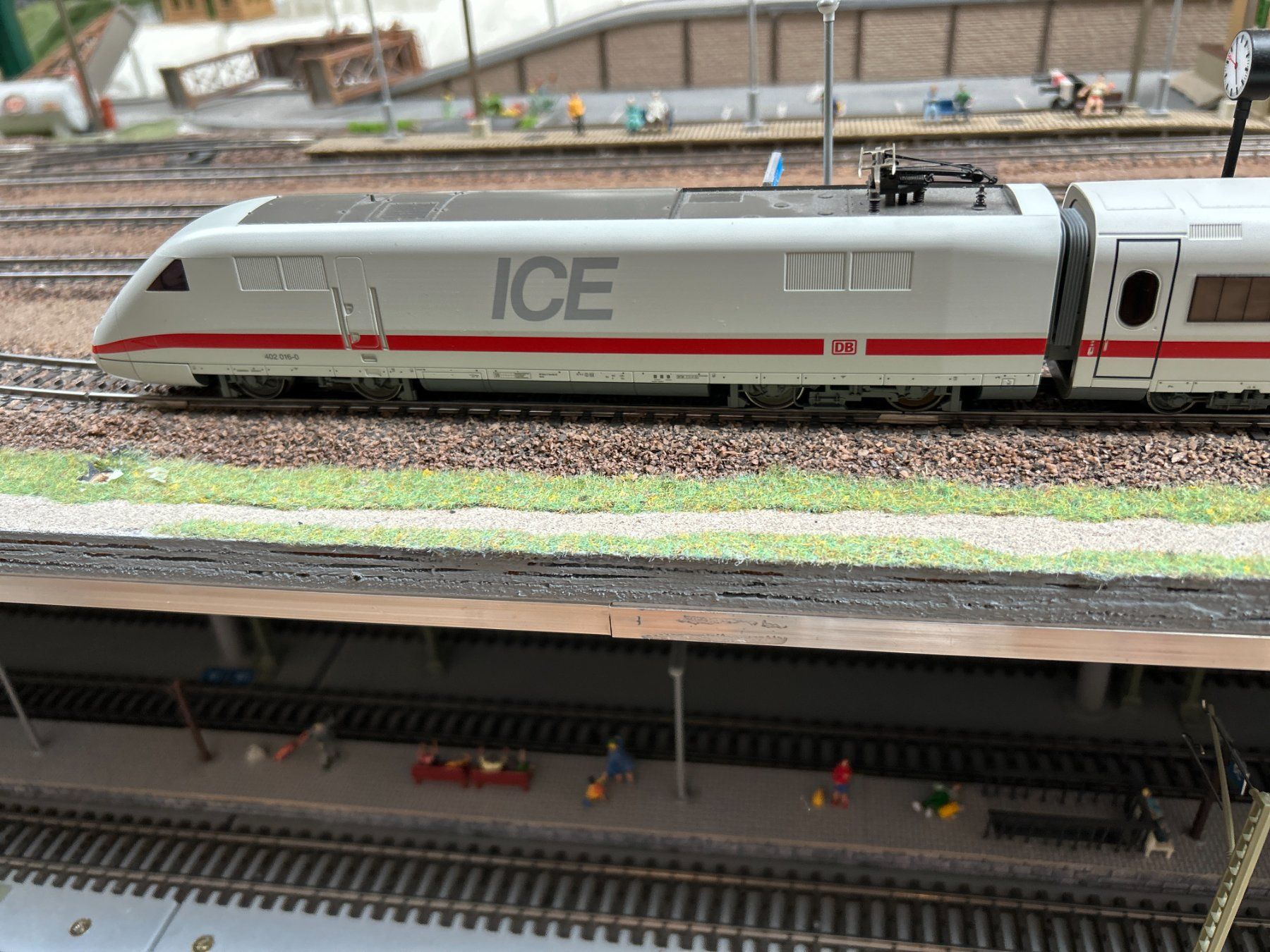 Märklin Modelleisenbahnen: Märklin Triebwagenzug ICE2  mfx – Gebraucht aus Rottenschwil von master007pc 1