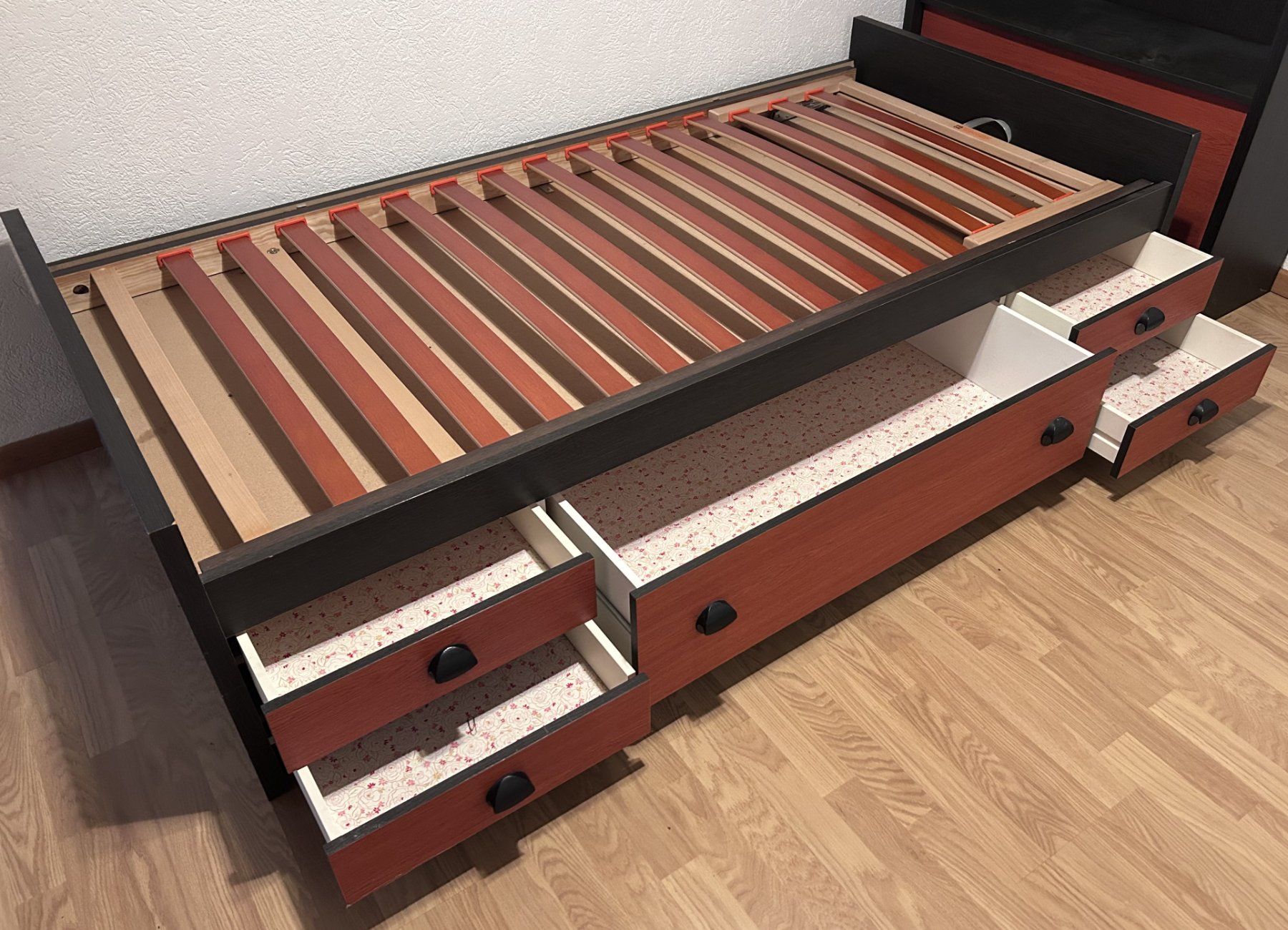 Letti: Bett mit Schubladen – Usato da Gansingen venduto da Husner