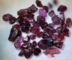 100,0 ct Grenats bruts naturels (+50 pièces)