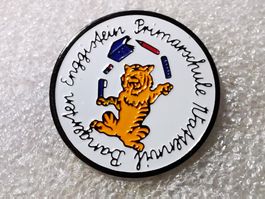 Ansteckpin 30: Primarschule Enggistein