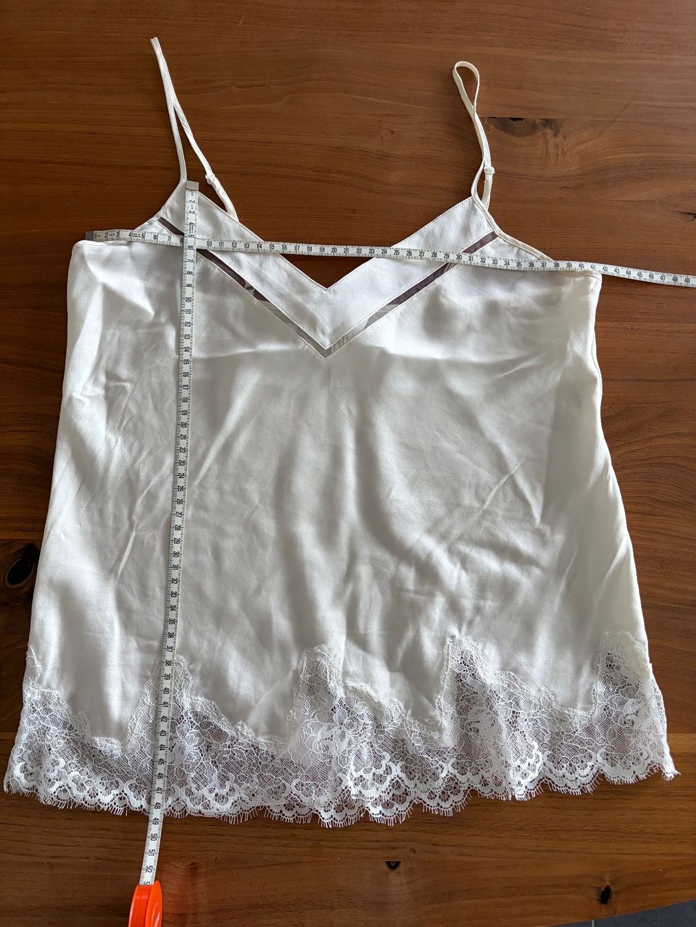 Top: Seiden Camisole mit Spitzendetails, Grösse M, neuwertig – Nuovo (secondo la descrizione) da Wilen b. Wollerau venduto da rosmarin13 2