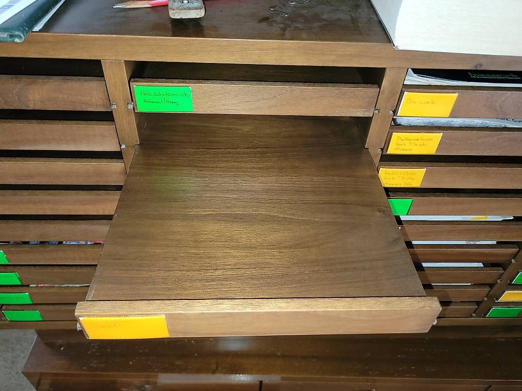 Articoli in legno: AktenA4, Schubladenmöbel, Nussbaum – Usato da Lachen SZ venduto da Shurupi 1